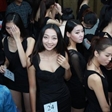 服装表演专业女生该如何着装
