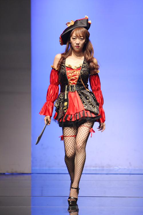 北京新面孔模特上演cosplay主题秀