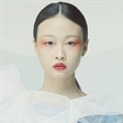 李琳缤纷演绎顾林服饰  红妆素裹
