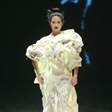 杨凯兰亮相中国国际时装周  演绎艺术作品的独特魅力
