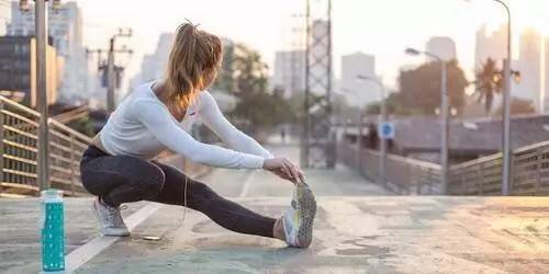 妹子你的腿真粗吗？可能是错觉哦？