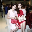 何穗亮相SalvatoreFerragamo 2017秋冬大秀