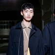 模特李旼皙演绎2019秋冬巴黎男装周