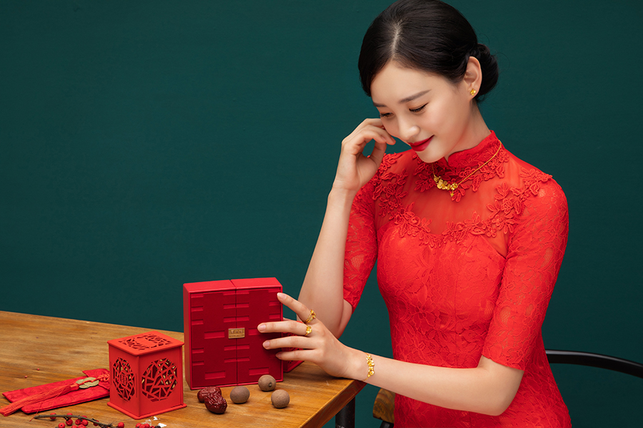 张汝佳拍摄《周大福》广告大片