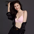 超模何穗演绎维密Victoria‘s Secret最新时尚大片