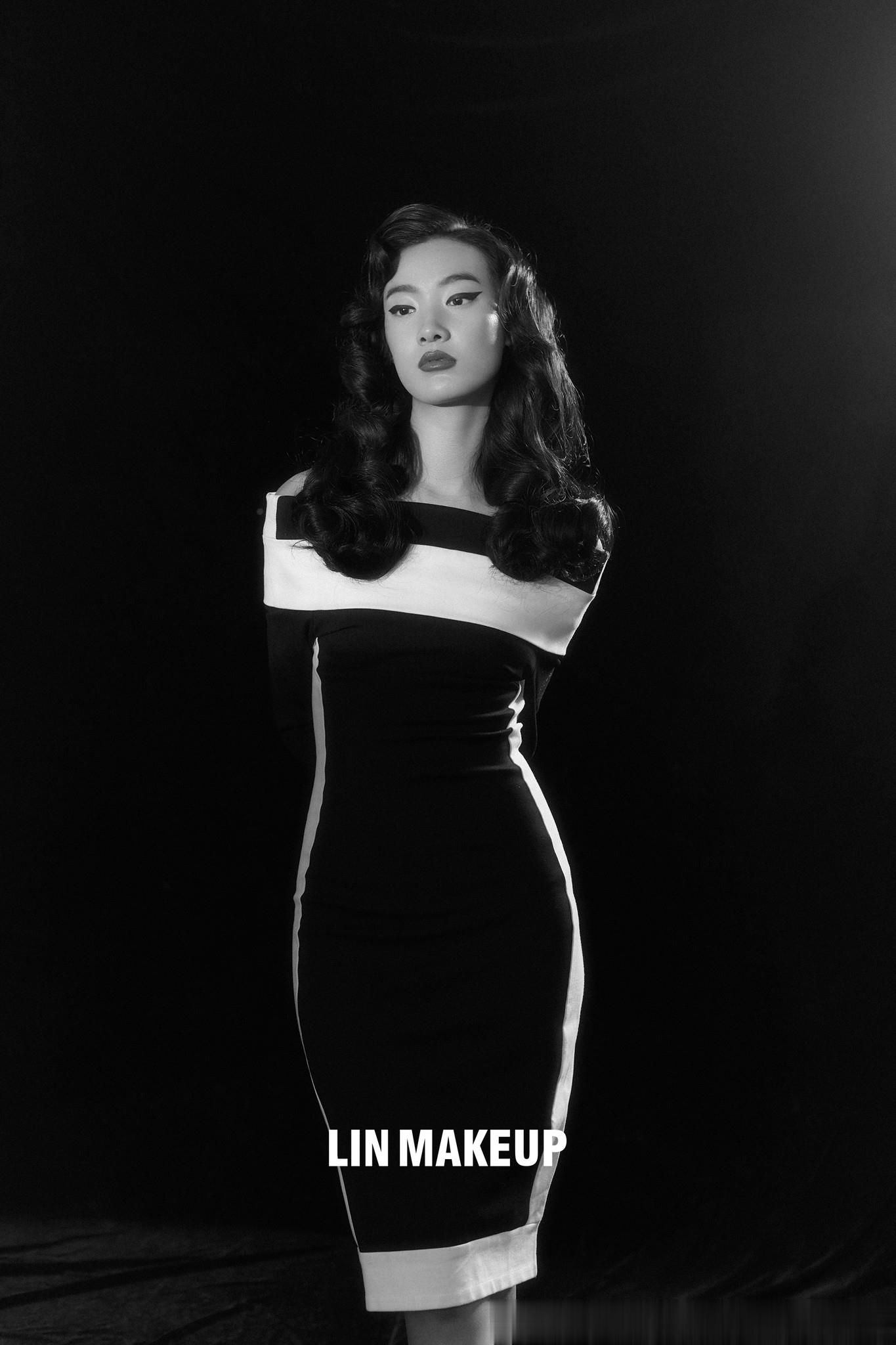 　　张晓彤演绎50年代复古范儿～浪漫、极致、优雅。  